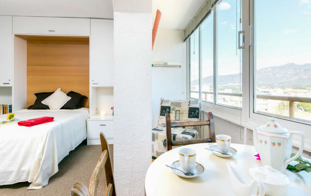 Roses Holiday Center - Photo 2